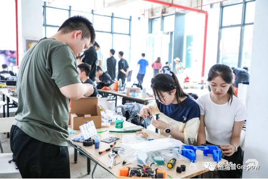 大灣區(qū)數(shù)智競技格斗機(jī)器人大賽 大灣區(qū)數(shù)智競技格斗機(jī)器人大賽