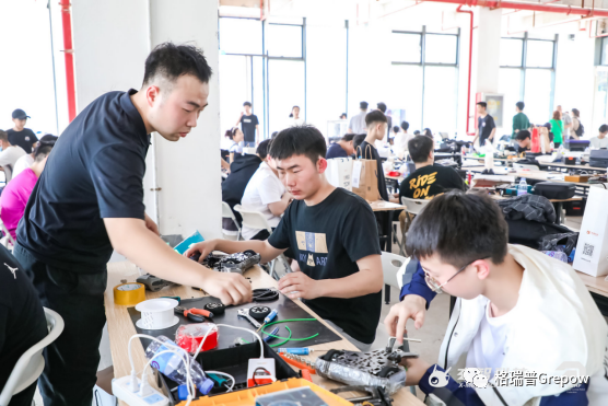 大灣區(qū)數(shù)智競技格斗機(jī)器人大賽 大灣區(qū)數(shù)智競技格斗機(jī)器人大賽